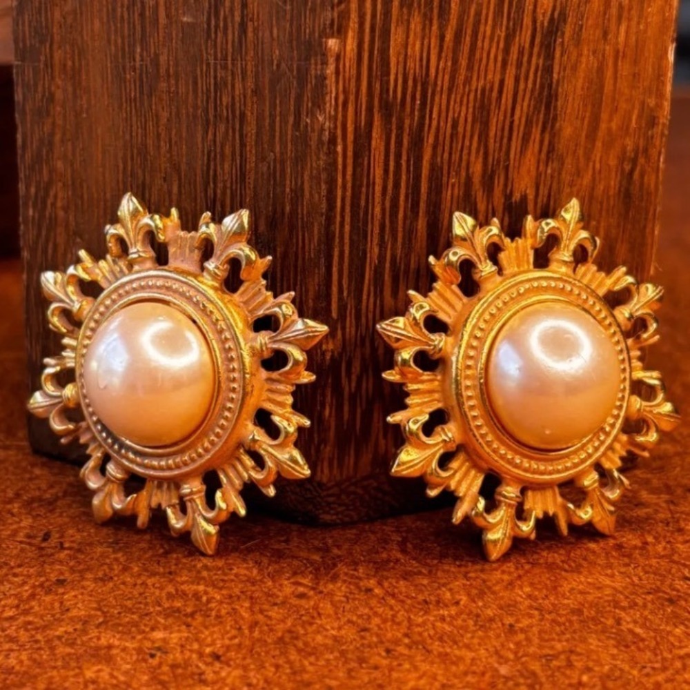 Ben-Amun Vintage Faux Pearl l fleur-de-lis Clip On Statement Earrings - Picture 14 of 14